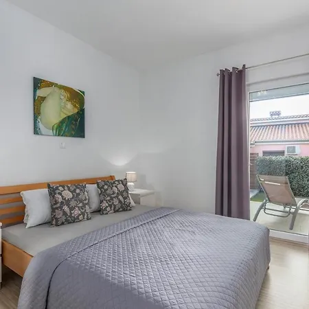 Modern Anita With Pool Near Porec *