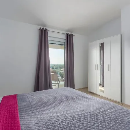 Modern Anita With Pool Near Porec *
